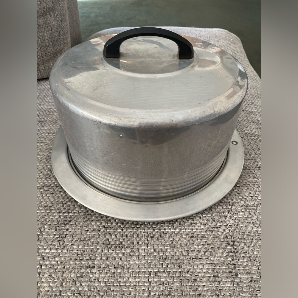 Vintage Regal Ware Aluminum Cake Carrier Plate With Locking Lid